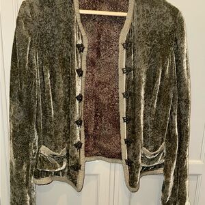 Elegant Velvet Jacket in Olive Green